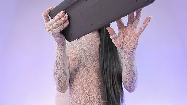 BabyMiaa_ élő XXX-chatje