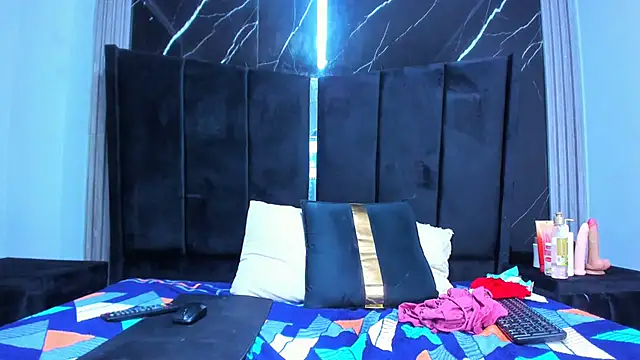 Chat +18 de queenstarhy ao vivo