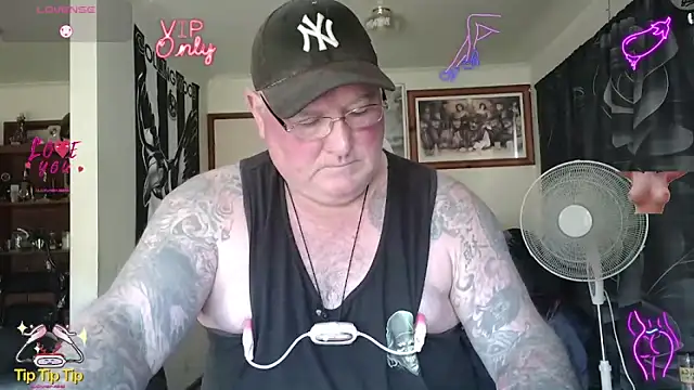 KINKYBLUEYES69 Webcam Show