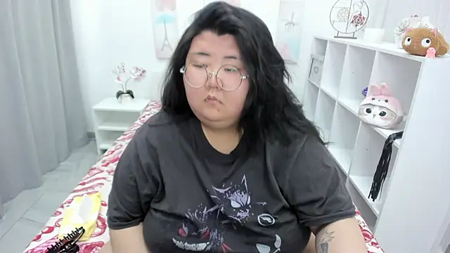 Nadine_asian Adlı Modelin Canlı XXX Sohbeti