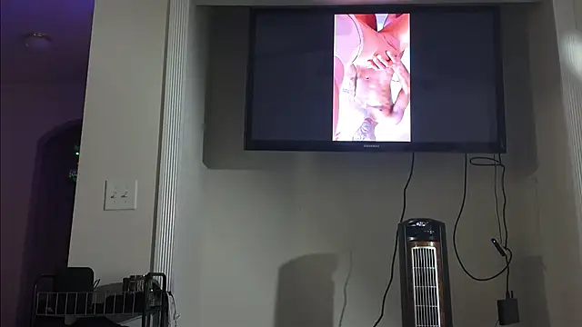Triggerhappycj100's Live XXX Chat