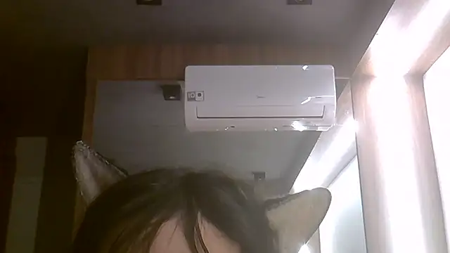 SkinnyKitten Pertunjukan Webcam