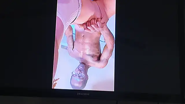 XXX chat uživo modela Triggerhappycj100