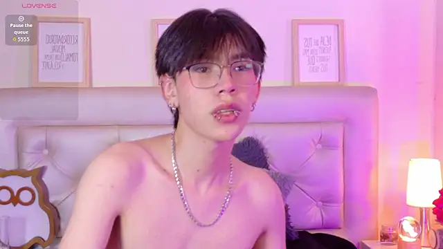 XXX chat uživo modela Kim_Adrien