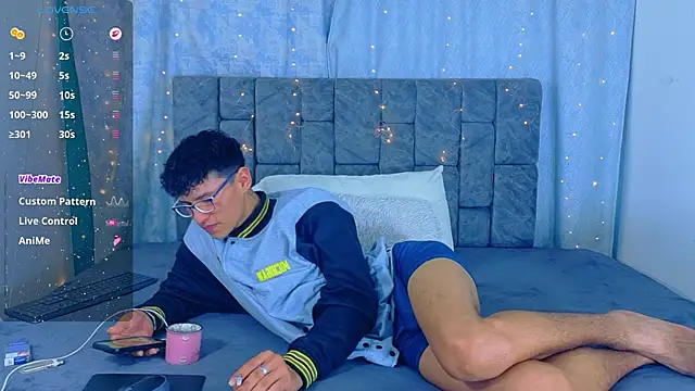 Chat +18 de NicolasTorrez ao vivo
