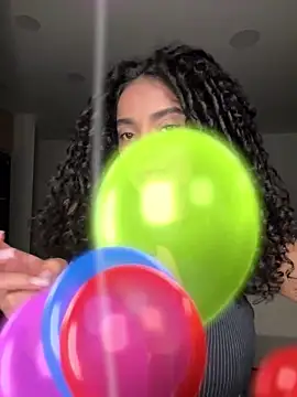 Chat +18 de Curlyierr ao vivo