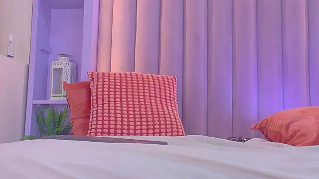 Meganlove__ Adlı Modelin Canlı XXX Sohbeti