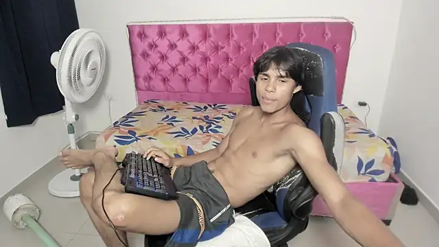 skinny_sam live XXX chat