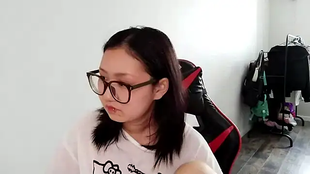AdelineCanup 现场XXX聊天