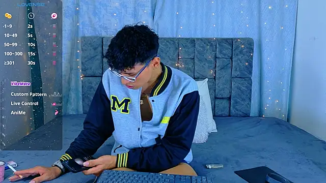 XXX chat uživo modela NicolasTorrez