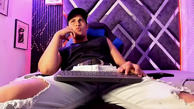 dominic_connor Chat XXX in diretta