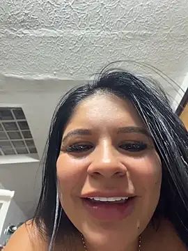 Elara_Luxe's Live XXX Chat