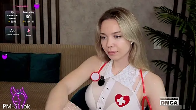 Holl1Would Live XXX-chat