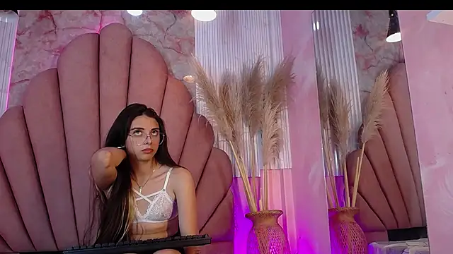 Chat +18 de Kyomi_Hunt ao vivo