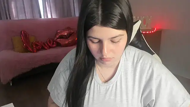 KisaModel's Live XXX Chat