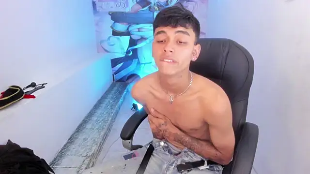 Tyger_Boyy লাইভ XXX চ্যাট