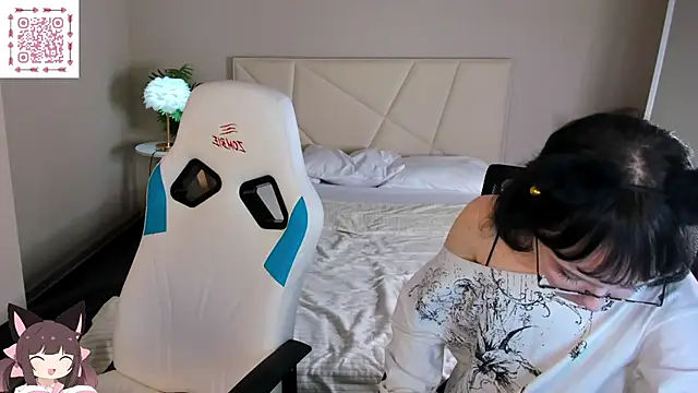 Chat +18 de Elira_Vane ao vivo
