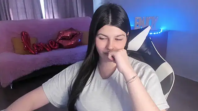 צ'אט XXX בשידור חי של KisaModel