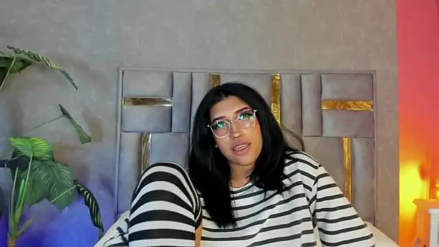 Karin_Ks Chat XXX in diretta