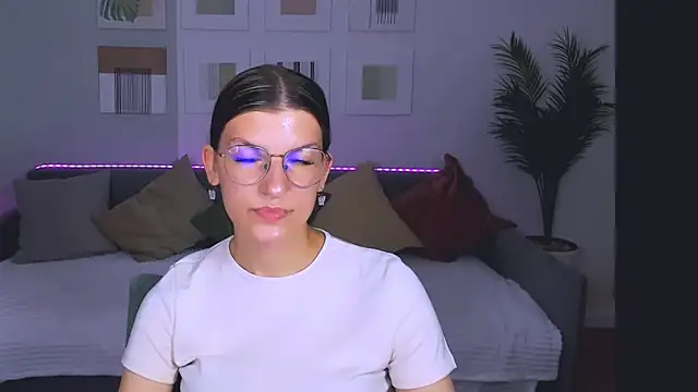 צ'אט XXX בשידור חי של AnnaThorne