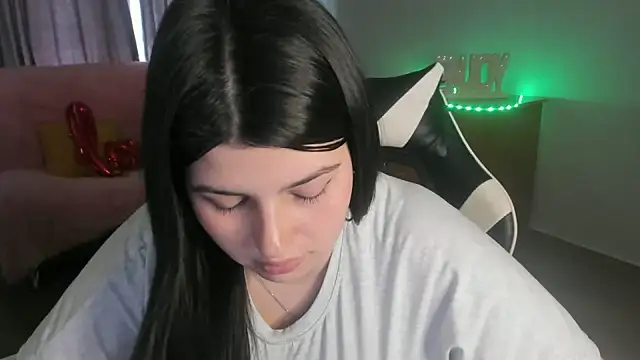 Chatroom XXX en direct de KisaModel