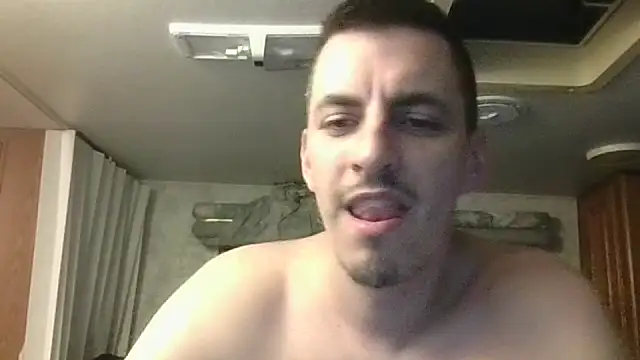 Chatroom XXX en direct de luverrboyy