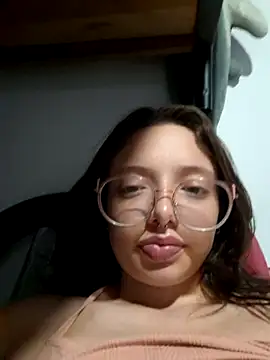 linda-schmidt Adlı Modelin Canlı XXX Sohbeti