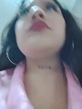Chat +18 de Miiarouse__ ao vivo