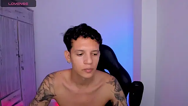 tylernova: απευθείας  συνομιλία ΧΧΧ