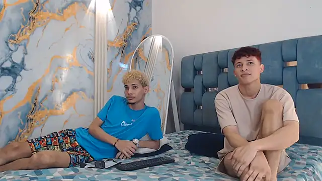 Chat XXX en directo de YOUNG_BOYS_HELL