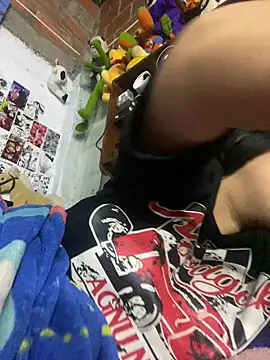 violeta_818 élő XXX-chatje