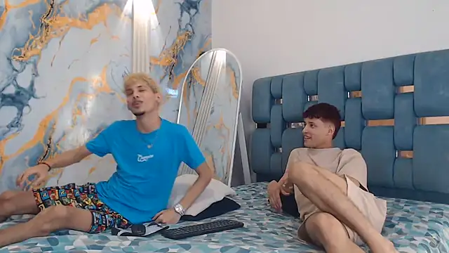 YOUNG_BOYS_HELL Adlı Modelin Canlı XXX Sohbeti