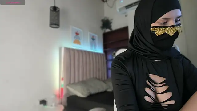 _SweetAmira_ Adlı Modelin Canlı XXX Sohbeti