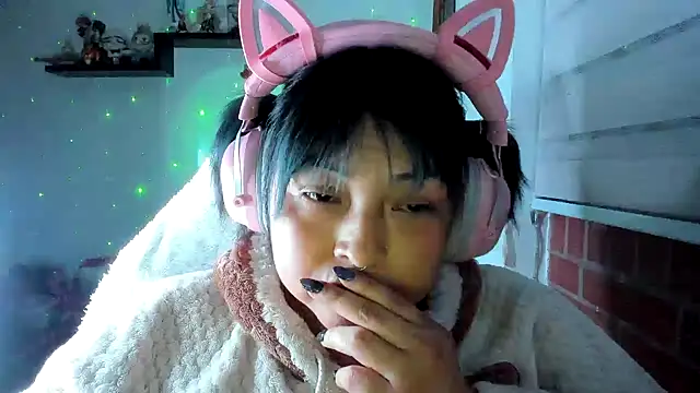 Chat XXX en directo de Shaddycute_