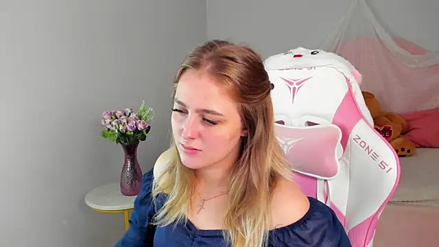EllaBells' Live XXX Chat