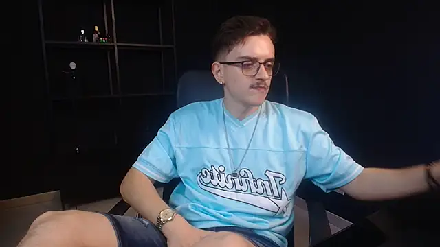 FelixStarkk: διαδικτυακό σόου στην κάμερα