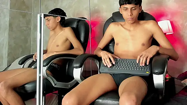 Brady_Tyson live XXX chat