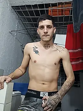 Chat +18 de boy_max_latin ao vivo