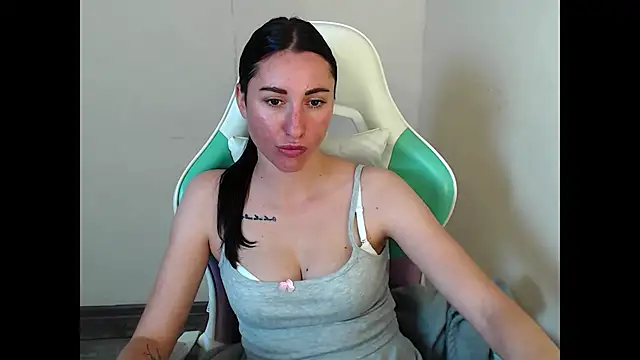Cammil1a_horn's Live XXX Chat
