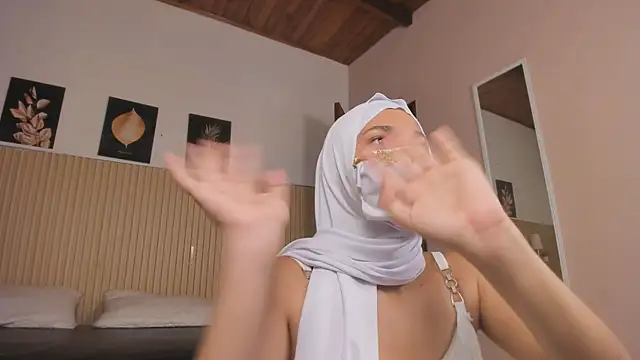 LittleNoor live XXX chat