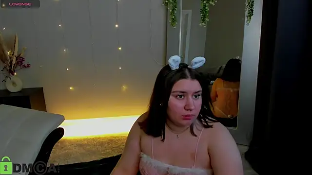 Maya_Raay live XXX chat