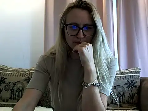 Nataly_Rosy Adlı Modelin Canlı XXX Sohbeti