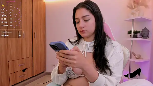 XXX chat uživo modela KittyFeet1