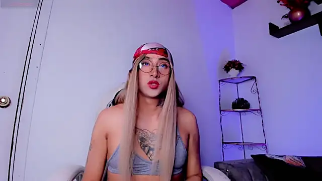 Chat +18 de BadKittyTS ao vivo