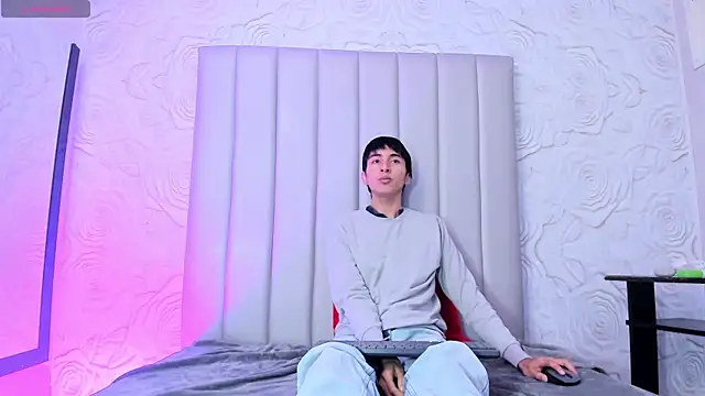 LittleNerd18 Шоу с уебкамера