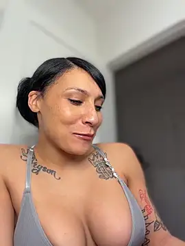 FerrariFrench Chat XXX live