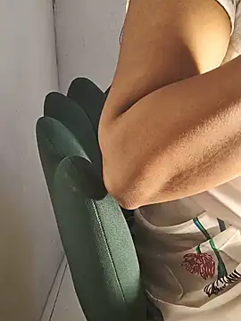 צ'אט XXX בשידור חי של DIRTYSECRET_QUEEN_07