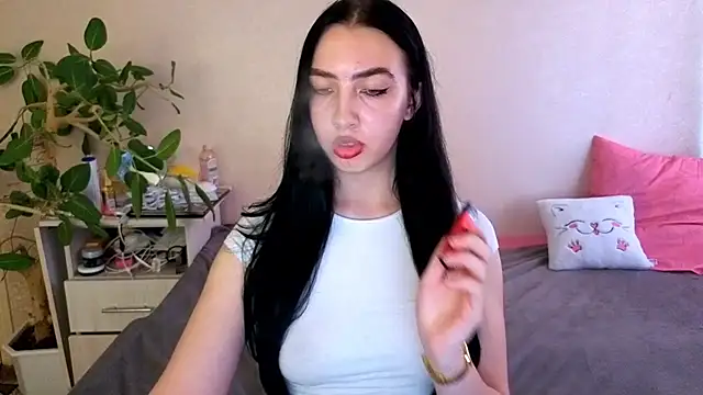 WildKittenX_ Adlı Modelin Canlı XXX Sohbeti
