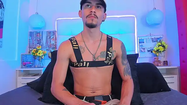 Chat XXX en directo de SharonTygaX