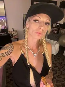 blonDDbombsheLL99 – Live XXX-chat
